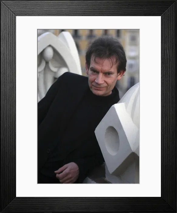 Framed Print : SWIFTGraham Colin (1949). Writer. 2004. Oscar Elias / AISA / Everett Collection (184201)**US SALES ONLY**