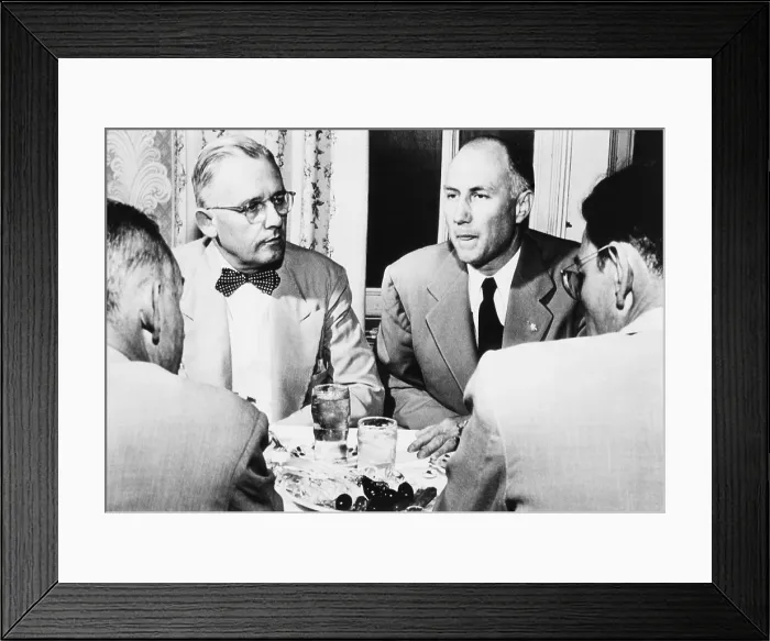 Framed Print : Governor Strom Thurmond of South Carolina meets with Dixiecrat politicians on July 24, 1948. Gov