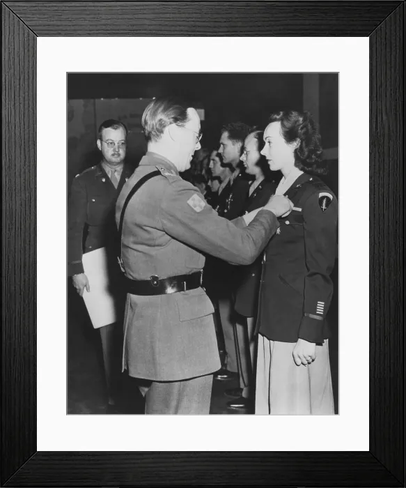Framed Print : Kay Summersby with her World War II memorabilia
