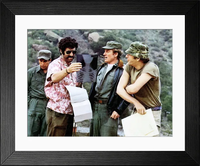 Framed Print : MASH, (aka M*A*S*H*), Elliott Gould (print shirt), Donald Sutherland (camouflage cap), 1970, TM & Copyright 20th Century Fox Film Corp. / courtesy Everett Collection
