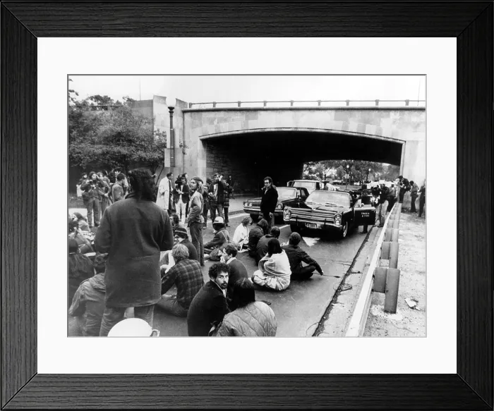 Framed Print : 4 / 8 / 67 WASHINGTON: A group of Anti-Vietnam War pickets, calling itself Spring Mobilization for Peace demonstrate in Washington, D.C.. Courtesy: CSU Archives  /  Everett Collection