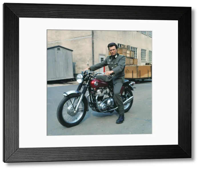Framed Print : WHERE EAGLES DARE, Clint Eastwood, 1968 whereeaglesdare1968-fsct003(whereeaglesdare1968-fsct003)