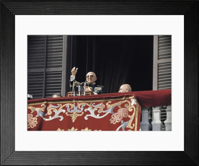 Framed Print : FRANCO BAHAMONDE, Francisco (1892-1975). Last public apparition of Francisco Franco. Balcony of the Palacio de Oriente in Madrid (1st October 1975)