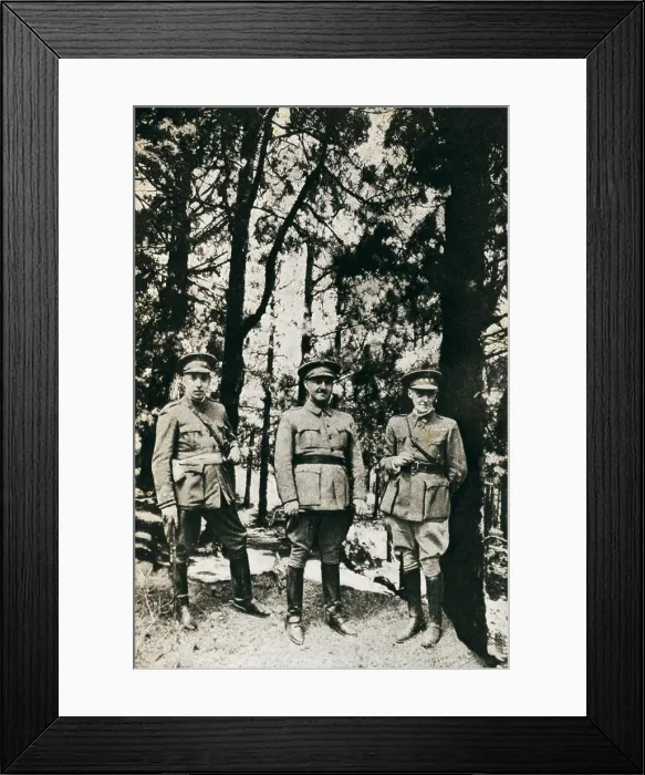 Framed Print : FRANCO BAHAMONDE, Francisco (1892-1975). Francisco Franco with Colonels Gonzlez Peral and Cceres during some military maneouvres at the mount Esperanza (Tenerife)
