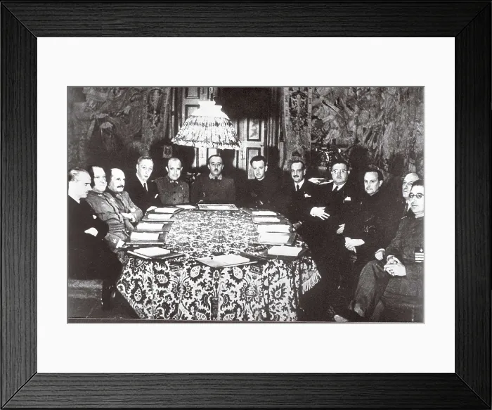 Framed Print : Spanish Civil War (1936-1939). Photo montage with the members of the first National Government constituted in Burgos. In the middle, Francisco Franco Framed Print : Spanish Civil War (1936-1939). Photo montage with the members of the first National Government constituted in Burgos. In the middle, Francisco Franco