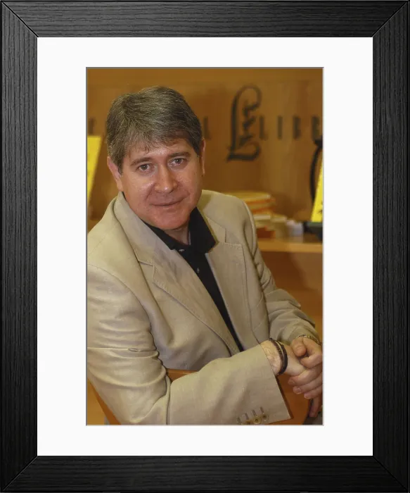 Framed Print : GUIXXavier. Psychologist and writer. 2005. Oscar Elias / AISA / Everett Collection (184404)**US SALES ONLY** Framed Print : GUIXXavier. Psychologist and writer. 2005. Oscar Elias / AISA / Everett Collection (184404)**US SALES ONLY**