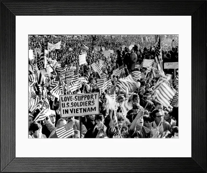 Framed Print : Vietnam War Supporters ('Anti-Demonstration Demonstration'), Wakefield, MA, 10 / 29 / 67. Courtesy: CSU Archives  /  Everett Collection