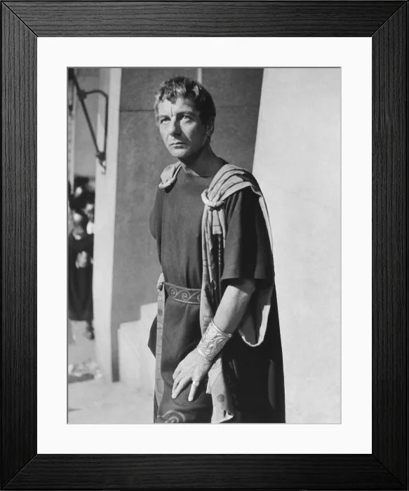 Framed Print : JULIUS CAESAR, John Gielgud, 1953 Framed Print : JULIUS CAESAR, John Gielgud, 1953