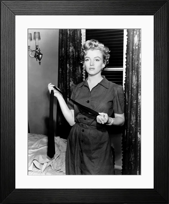 Framed Print : DON'T BOTHER TO KNOCK, Marilyn Monroe, 1952, TM & Copyright 20th Century Fox Film Corp. All rights reserved / Courtesy Everett Collection Framed Print : DON'T BOTHER TO KNOCK, Marilyn Monroe, 1952, TM & Copyright 20th Century Fox Film Corp. All rights reserved / Courtesy Everett Collection
