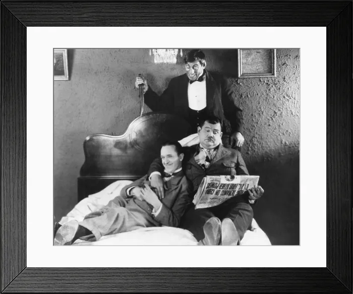 Framed Print : DO DETECTIVES THINK?, front from left: Stan Laurel, Oliver Hardy, Noah Young (rear), 1927