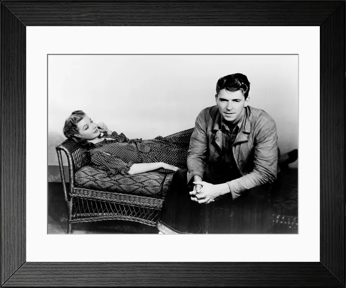 Framed Print : JUKE GIRL, from left, Ann Sheridan, Ronald Reagan, 1942