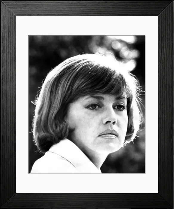 Framed Print : THE BRIDE WORE BLACK, (aka LA MARIEE ETAIT EN NOIR), Jeanne Moreau, 1968