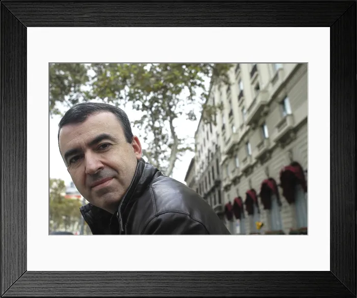 Framed Print : SILVALorenzo (1966). Writer. 2005. Oscar Elias / AISA / Everett Collection (184458)**US SALES ONLY**