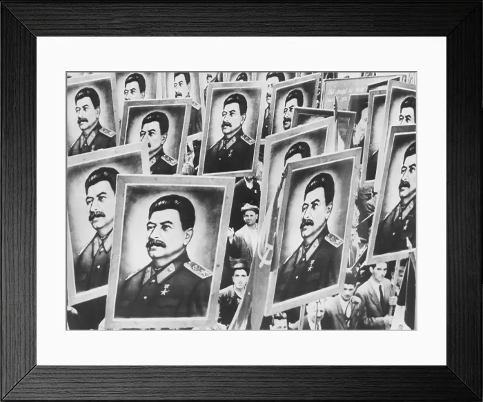 Framed Print : May Day parade in Bucharest, Romanian in 1952. Placards of identical portraits of Russian Soviet leader Stalin are carried by marchers. (CSU_2015_11_1377)