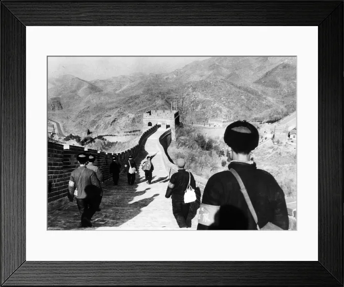 Framed Print : Members of Mao Tse-tung's Red Guard pause at the Great Wall on their way to Peking from rural areas, 1967. Courtesy: CSU Archives / Everett Collection Framed Print : Members of Mao Tse-tung's Red Guard pause at the Great Wall on their way to Peking from rural areas, 1967. Courtesy: CSU Archives / Everett Collection