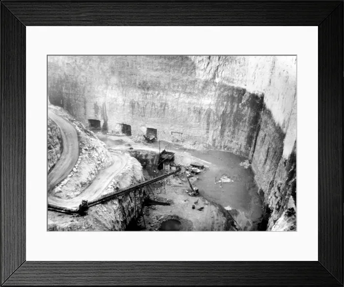Framed Print : Construction of the world's largest atomic bomb shelter, Chicago, Illinois, circa 1961. Courtesy: CSU Archives / Everett Collection Framed Print : Construction of the world's largest atomic bomb shelter, Chicago, Illinois, circa 1961. Courtesy: CSU Archives / Everett Collection