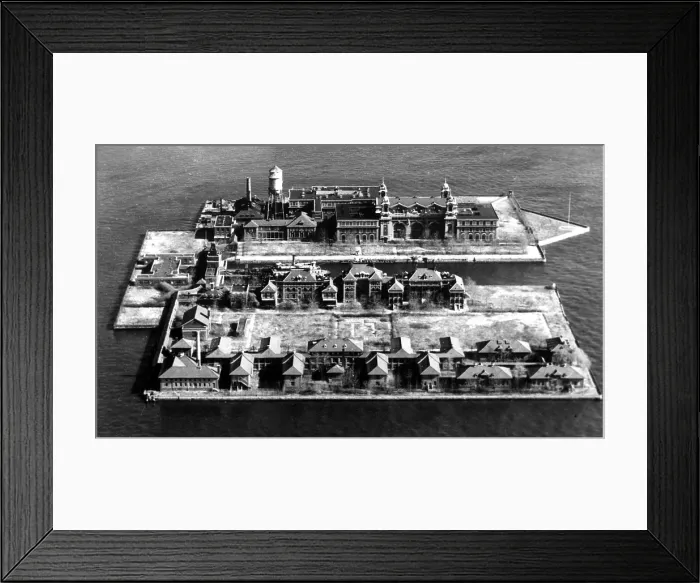 Framed Print : Ellis Island, New York, once the center of processing immigrants desiring entry into the United States. 1963 photo.. Courtesy: CSU Archives / Everett Collection Framed Print : Ellis Island, New York, once the center of processing immigrants desiring entry into the United States. 1963 photo.. Courtesy: CSU Archives / Everett Collection