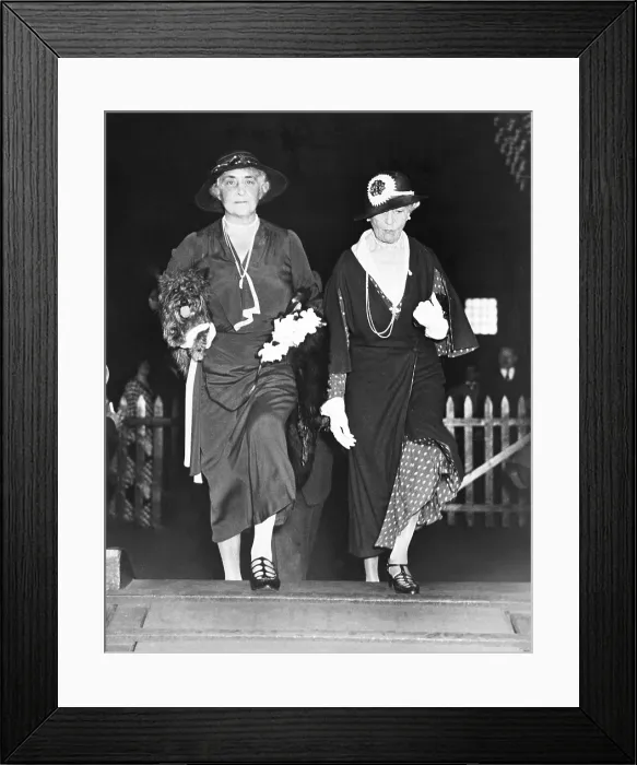 Framed Print : Anne Tracy Morgan ascends the gangplank of the S. S. Ile-de-France, with Elsie de Wolfe. Morgan (left) was the daughter of J.P. Morgan Sr