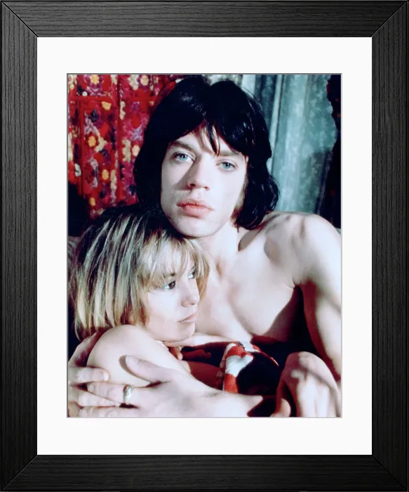 Framed Print : PERFORMANCE, Anita Pallenberg, Mick Jagger, 1970 Framed Print : PERFORMANCE, Anita Pallenberg, Mick Jagger, 1970