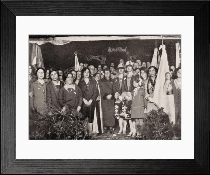 Framed Print : Spain. Primo de Rivera's Dictatorship (1923-1930). Federation of Feminine Trade Unions. Act with the princesses Doa Beatriz and Doa Cristina Framed Print : Spain. Primo de Rivera's Dictatorship (1923-1930). Federation of Feminine Trade Unions. Act with the princesses Doa Beatriz and Doa Cristina