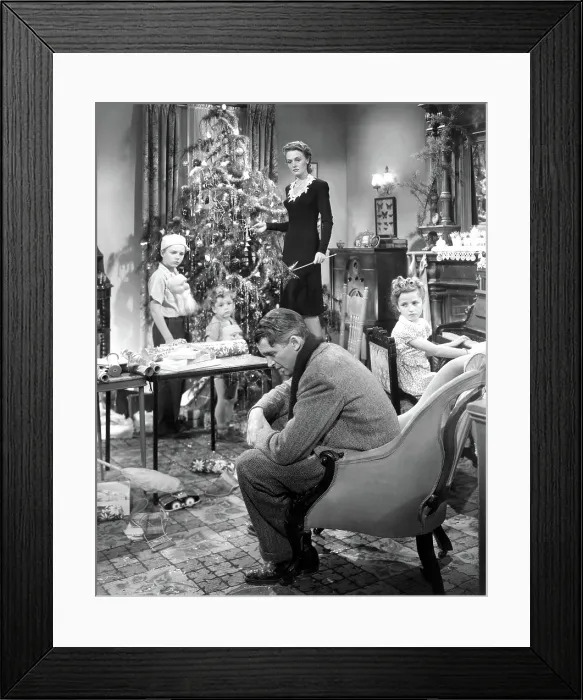 Framed Print : IT'S A WONDERFUL LIFE, Larry Simms, Jimmy Hawkins, James Stewart, Donna Reed, Karolyn Grimes, 1946 Framed Print : IT'S A WONDERFUL LIFE, Larry Simms, Jimmy Hawkins, James Stewart, Donna Reed, Karolyn Grimes, 1946