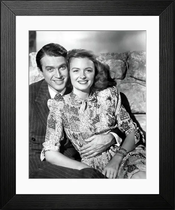 Framed Print : IT'S A WONDERFUL LIFE, James Stewart, Donna Reed, 1946