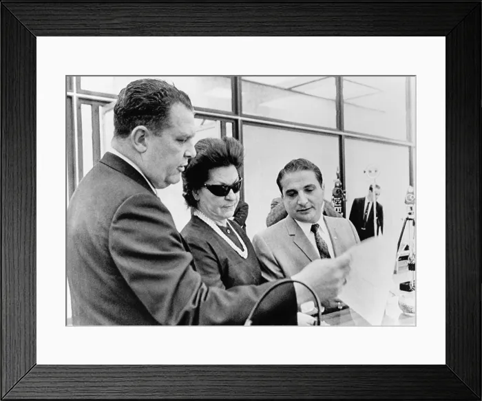 Framed Print : Billie Jean Parker Moon filed $1, 025, 000 suit against actor Warren Beatty and Warner Bros. Nov. 16, 1967, Dallas Texas Framed Print : Billie Jean Parker Moon filed $1, 025, 000 suit against actor Warren Beatty and Warner Bros. Nov. 16, 1967, Dallas Texas