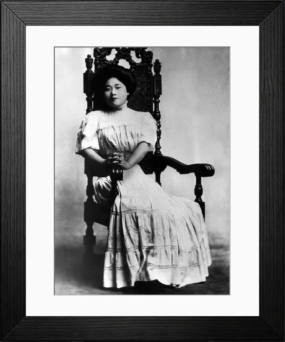 Framed Print : Soong Mei-ling, wife of General Chiang Kei-shek, circa 1915. Courtesy: CSU Archives / Everett Collection Framed Print : Soong Mei-ling, wife of General Chiang Kei-shek, circa 1915. Courtesy: CSU Archives / Everett Collection