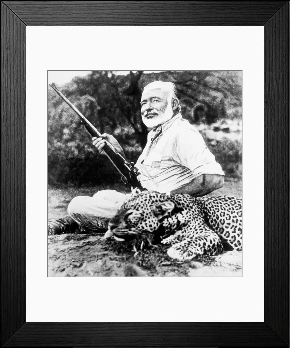 Framed Print : ERNEST HEMINGWAY with leopard he has killed in Uganda, 1 / 24 / 54 Framed Print : ERNEST HEMINGWAY with leopard he has killed in Uganda, 1 / 24 / 54