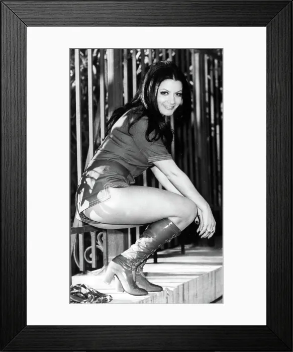 Framed Print : FASHION-Woman modeling Hot Pants, 1971.. Courtesy: CSU Archives  /  Everett Collection