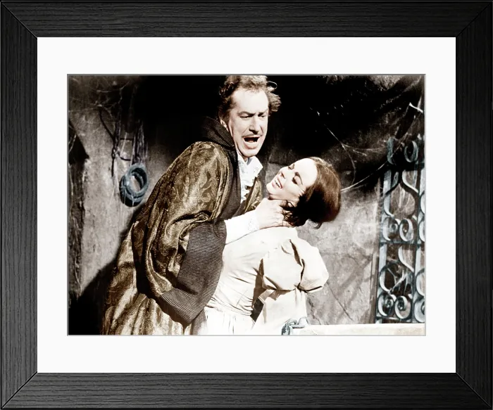 Framed Print : THE PIT AND THE PENDULUM, from left: Vincent Price, Barbara Steele, 1961