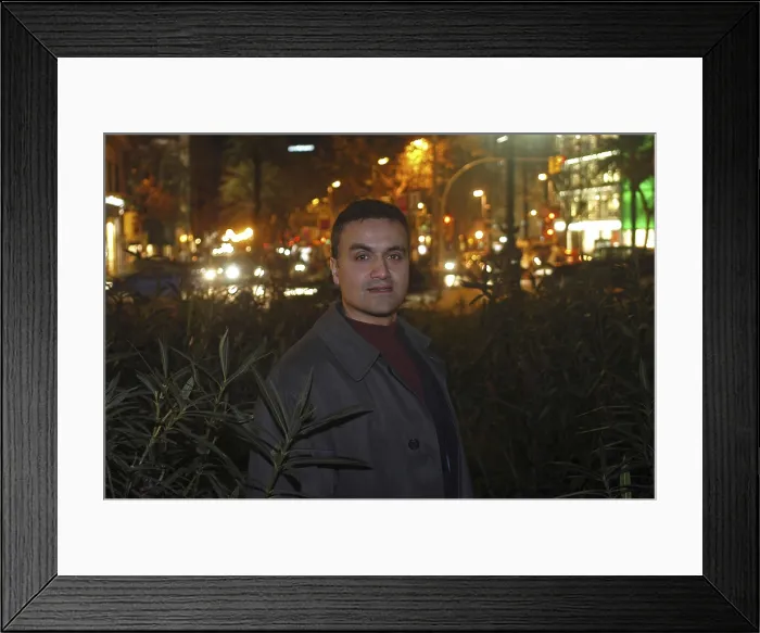 Framed Print : HONORECarl (1967). Writer. 2005. Oscar Elias / AISA / Everett Collection (184490)**US SALES ONLY** Framed Print : HONORECarl (1967). Writer. 2005. Oscar Elias / AISA / Everett Collection (184490)**US SALES ONLY**