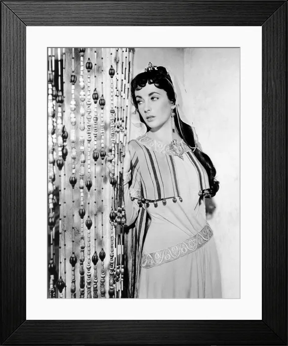 Framed Print : IVANHOE, Elizabeth Taylor, 1952 Framed Print : IVANHOE, Elizabeth Taylor, 1952