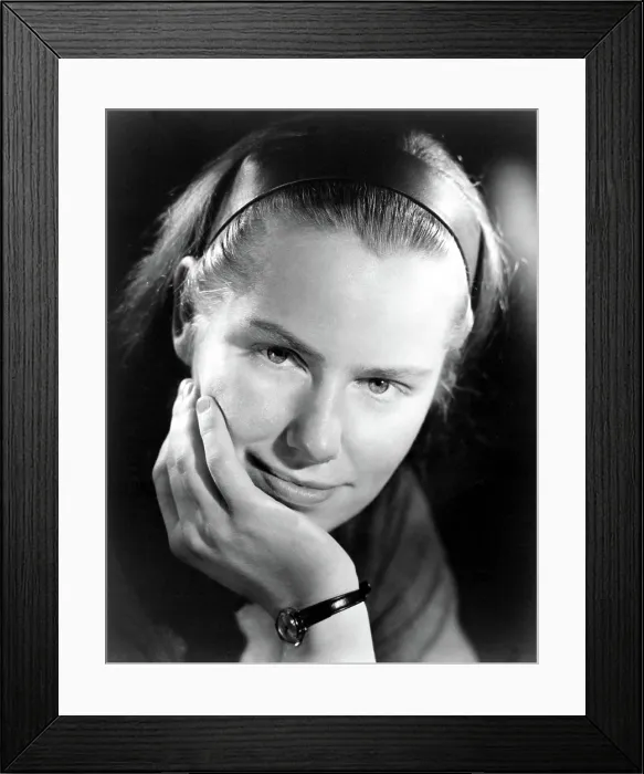 Framed Print : JACQUELINE du PRE, cellist.. Courtesy: CSU Archives / Everett Collection Framed Print : JACQUELINE du PRE, cellist.. Courtesy: CSU Archives / Everett Collection