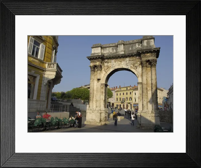 Framed Print : CROATIA. Pula. Triumphal Arch of the Sergi or Golden Gate (29-27 BC), located in Porta Aurea Square. Roman art. Architecture. AISA / Everett Collection**US SALES ONLY**