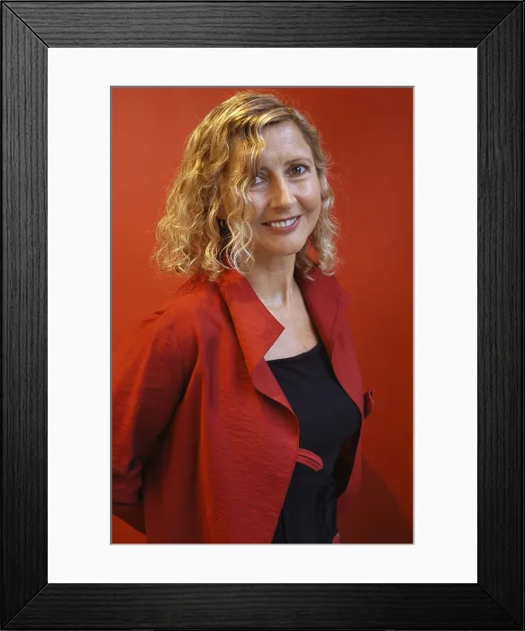 Framed Print : NUEZIsabel (1957). Writer. 2006. Oscar Elias / AISA / Everett Collection (184523)**US SALES ONLY**