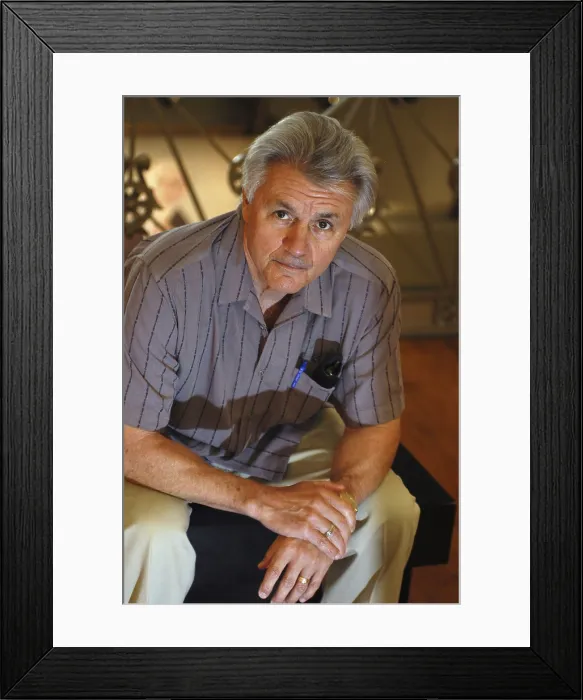Framed Print : IRVINGJohn (1942). Writer. 2006. Oscar Elias / AISA / Everett Collection (184525)**US SALES ONLY**