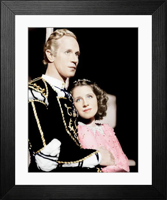 Framed Print : ROMEO AND JULIET, from left: Leslie Howard, Norma Shearer, 1936 Framed Print : ROMEO AND JULIET, from left: Leslie Howard, Norma Shearer, 1936