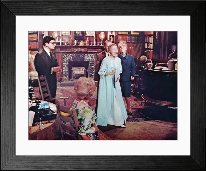Framed Print : ROSEMARY'S BABY, Mia Farrow (holding knife), 1968