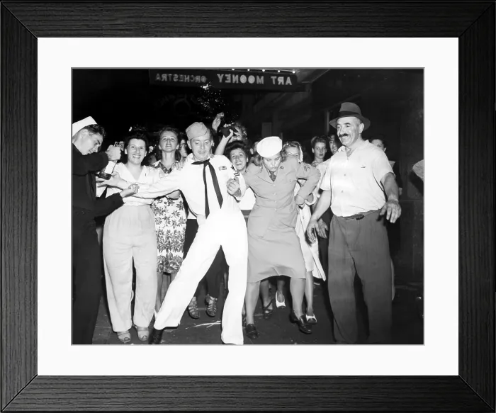 Framed Print : A sailor and his girlfriend doing the jitterbug in Times Square to celebrate Japan's surrender in World War II, New York, 1945.. Courtesy: CSU Archives / Everett Collection Framed Print : A sailor and his girlfriend doing the jitterbug in Times Square to celebrate Japan's surrender in World War II, New York, 1945.. Courtesy: CSU Archives / Everett Collection