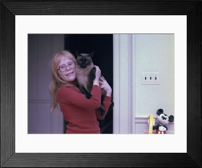Framed Print : First daughter Amy Carter with her Siamese cat Misty Malarky Ying Yang. Ca. 1978 Framed Print : First daughter Amy Carter with her Siamese cat Misty Malarky Ying Yang. Ca. 1978