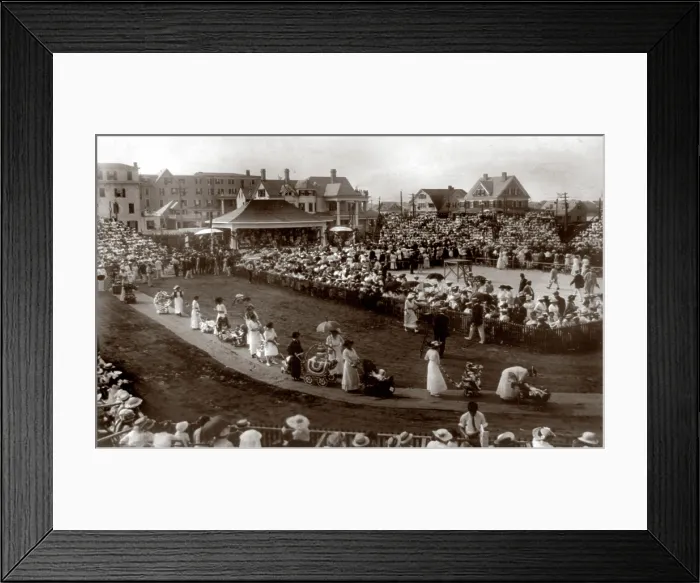Framed Print : Asbury Park, the Asbury Park Baby Parade, with general scene in court, New Jersey, 1915