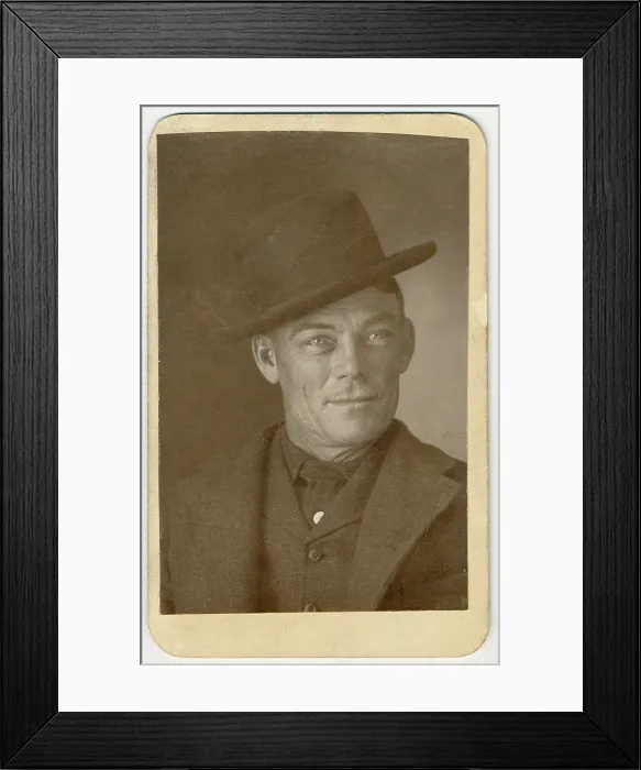 Framed Print : Jesse Linsley, a member of the Wild Bunch gang, police mug shot mounted on Pinkerton's National Detective Agency identification card, 1902