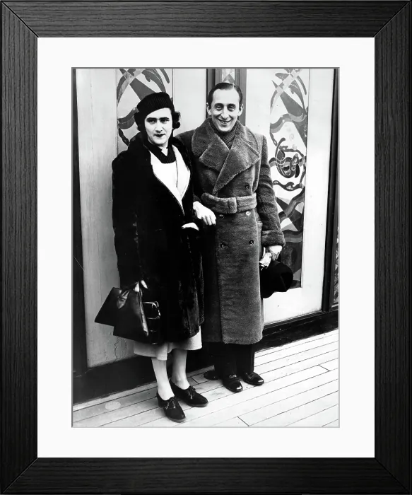 Framed Print : VLADIMIR & WANDA HOROWITZ-Arrival in New York on the S.S Rex. 1934. Courtesy: CSU Archives  /  Everett Collection