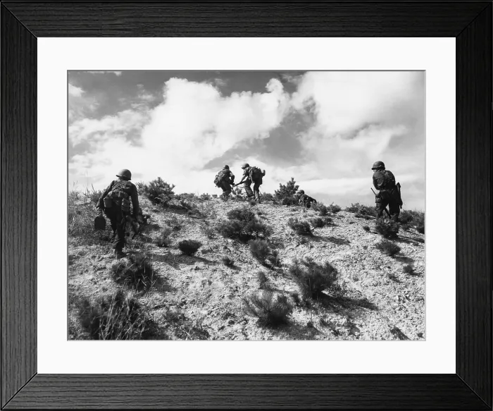 Framed Print : American troops in Korea during the Korean War, 1950.. Courtesy: CSU Archives / Everett Collection Framed Print : American troops in Korea during the Korean War, 1950.. Courtesy: CSU Archives / Everett Collection