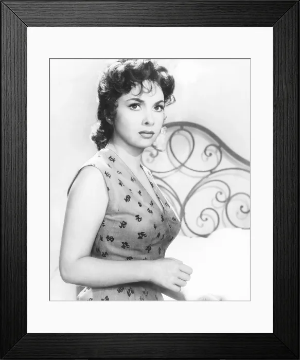 Framed Print : FLESH AND THE WOMAN, (aka LE GRAND JEU), Gina Lollobrigida, 1954 Framed Print : FLESH AND THE WOMAN, (aka LE GRAND JEU), Gina Lollobrigida, 1954