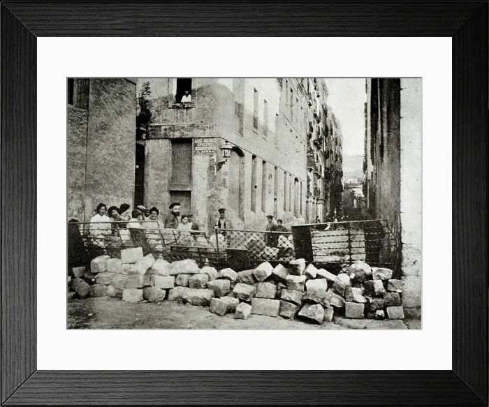 Framed Print : Barcelona Tragic Week (26th-31st July 1909). Barricade composed of paving stones and barrels at Nueva de Dulce street, next to Ronda de San Antonio