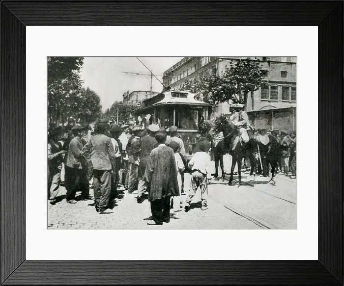 Framed Print : SPAIN. Barcelona. Spain (1909). Tragic Week of Barcelona. The crowd stopping a streetcar in Ronda de San Antonio. Image published in the magazine 'La Actualidad'. SPAIN