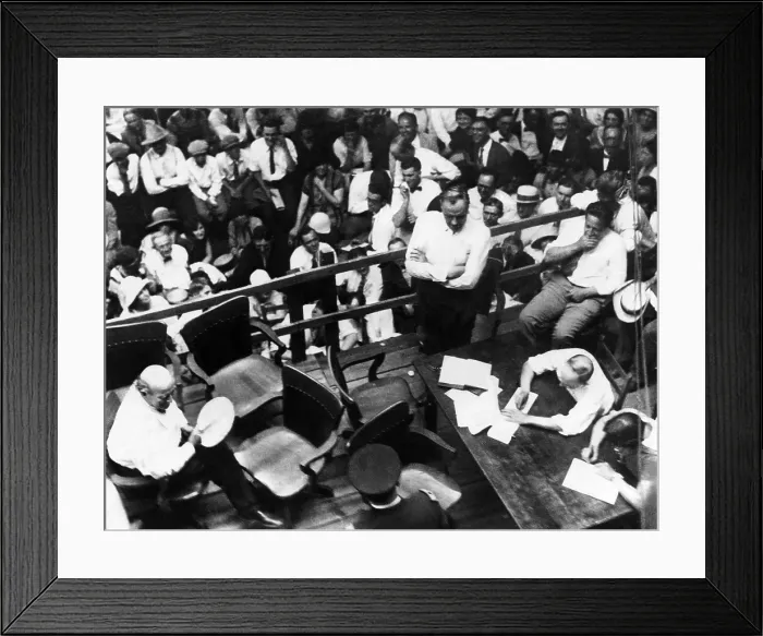 Framed Print : Lawyers William Jennings Bryan (left) and Clarence Darrow (arms folded) during the Scopes Trial. It was moved outdoors to escape the heat in the courtroom, 1925