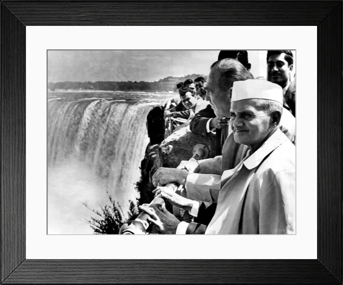 Framed Print : Indian Prime Minister Lal Bahadur Shastri visits Niagara Falls, 1965. Courtesy: CSU Archives  /  Everett Collection